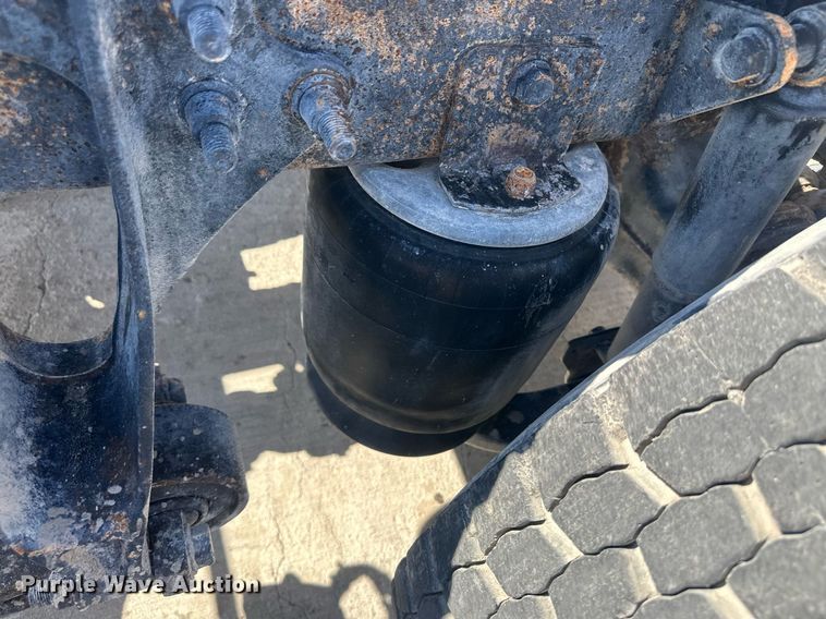 image for item DH1812 2006 International 8600  semi truck