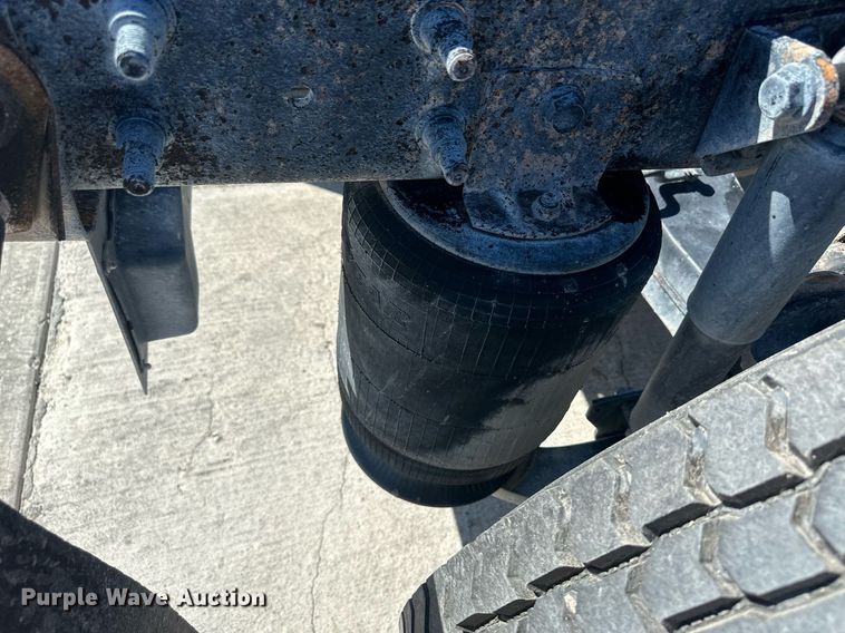 image for item DH1812 2006 International 8600  semi truck