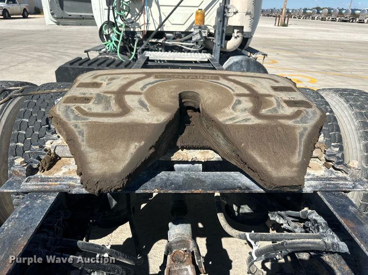 image for item DH1812 2006 International 8600  semi truck