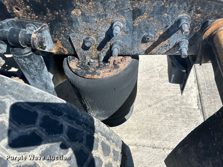 image for item DH1812 2006 International 8600  semi truck