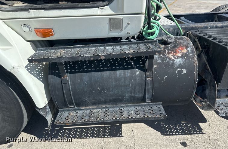 image for item DH1812 2006 International 8600  semi truck