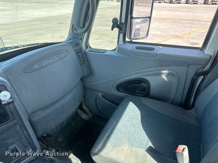 image for item DH1812 2006 International 8600  semi truck