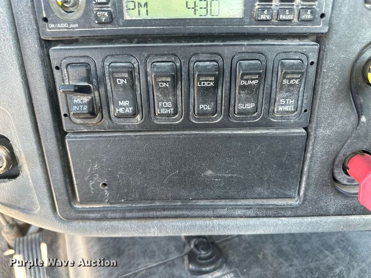 image for item DH1812 2006 International 8600  semi truck