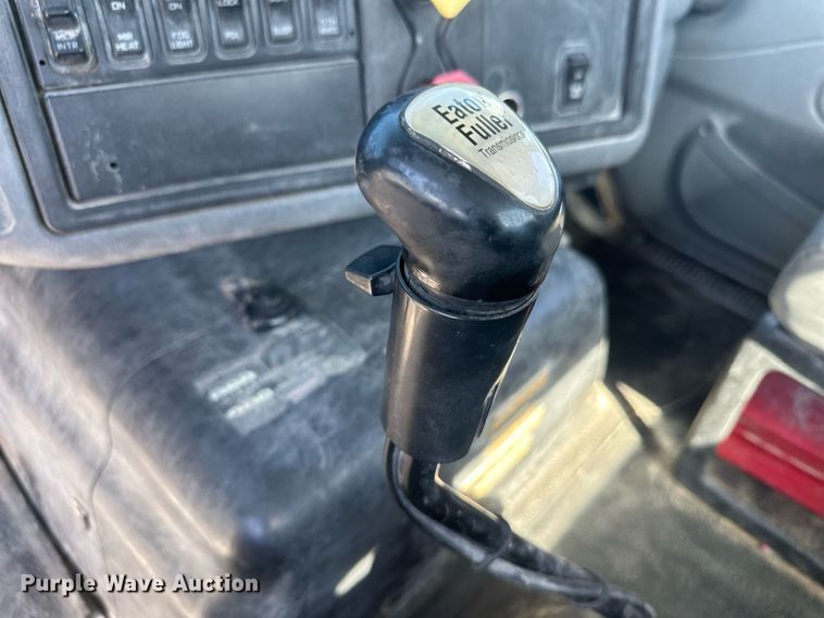 image for item DH1812 2006 International 8600  semi truck