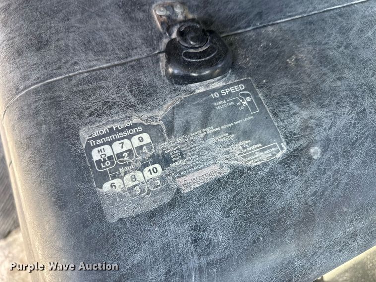 image for item DH1812 2006 International 8600  semi truck