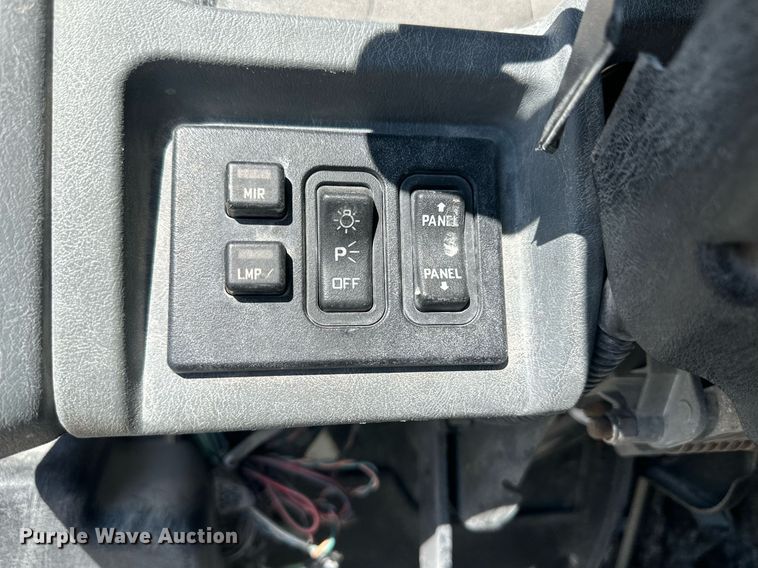 image for item DH1812 2006 International 8600  semi truck