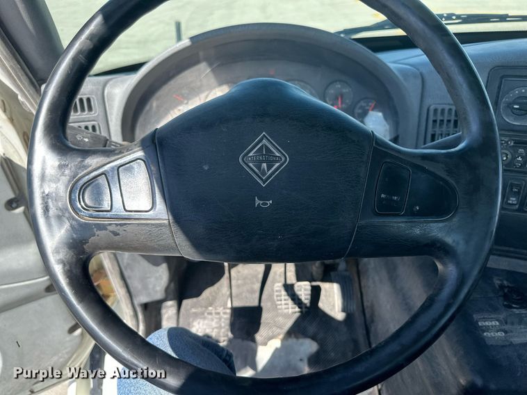 image for item DH1812 2006 International 8600  semi truck