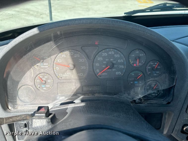 image for item DH1812 2006 International 8600  semi truck