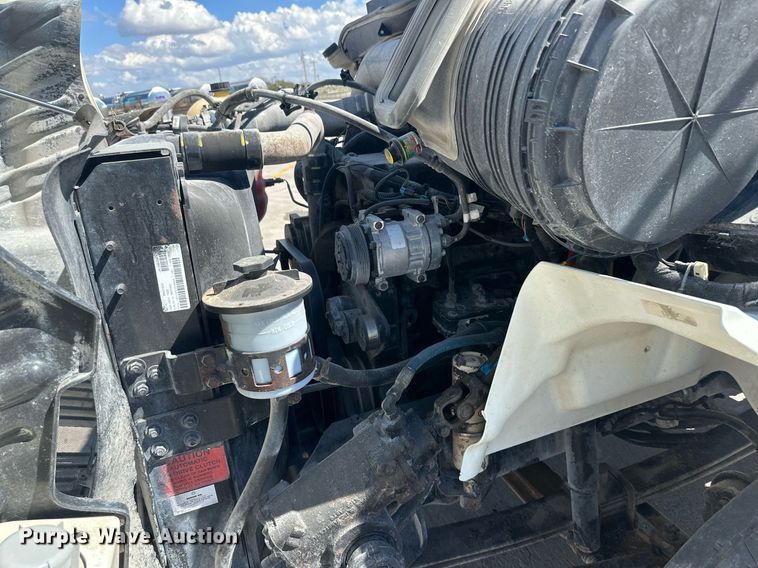 image for item DH1812 2006 International 8600  semi truck