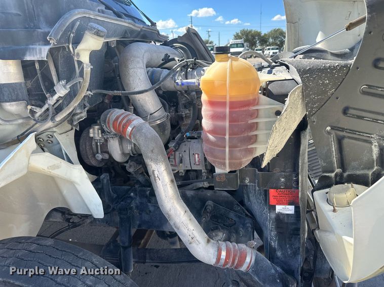 image for item DH1812 2006 International 8600  semi truck