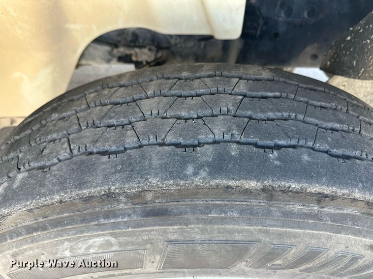 image for item DH1812 2006 International 8600  semi truck