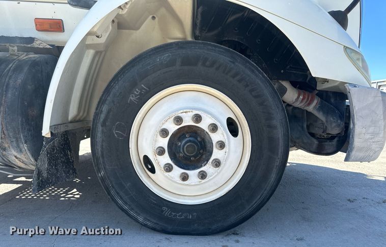 image for item DH1812 2006 International 8600  semi truck