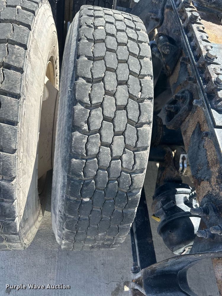 image for item DH1812 2006 International 8600  semi truck