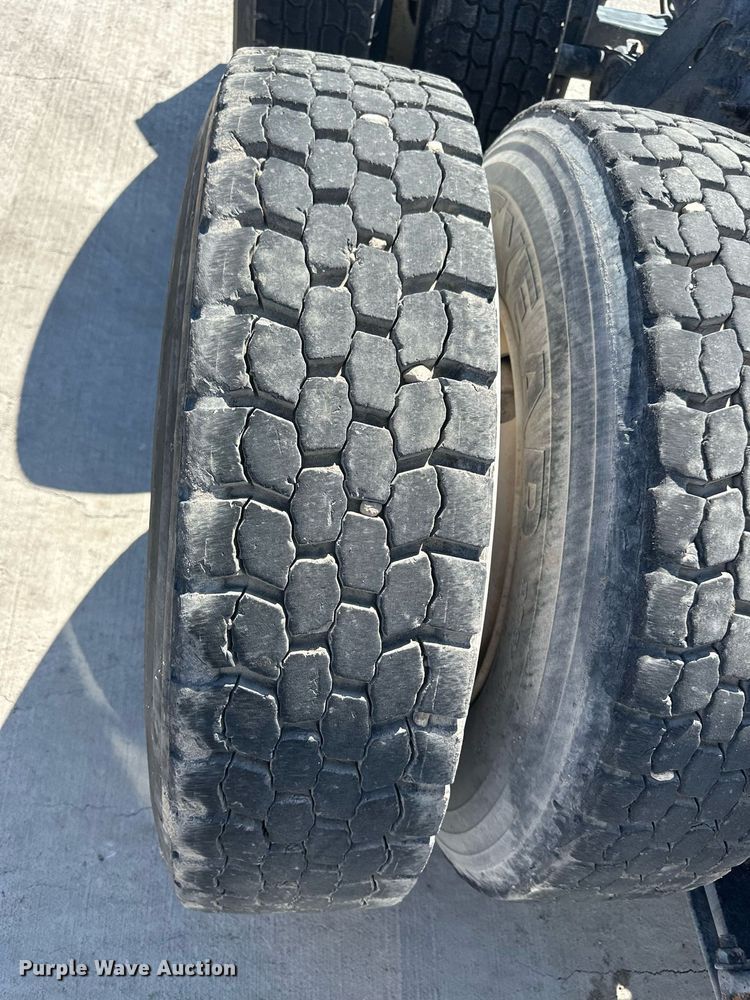 image for item DH1812 2006 International 8600  semi truck