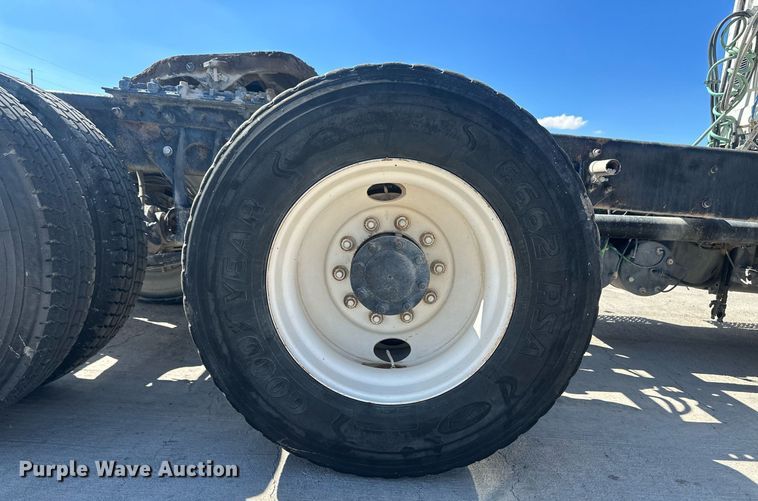 image for item DH1812 2006 International 8600  semi truck