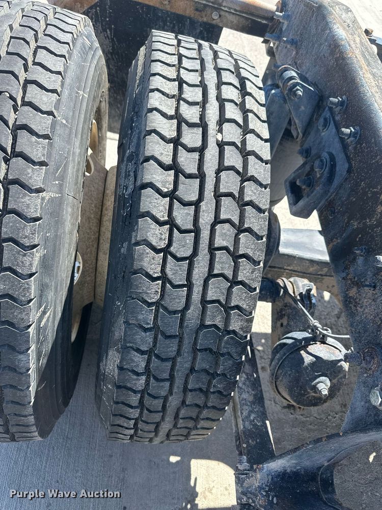 image for item DH1812 2006 International 8600  semi truck