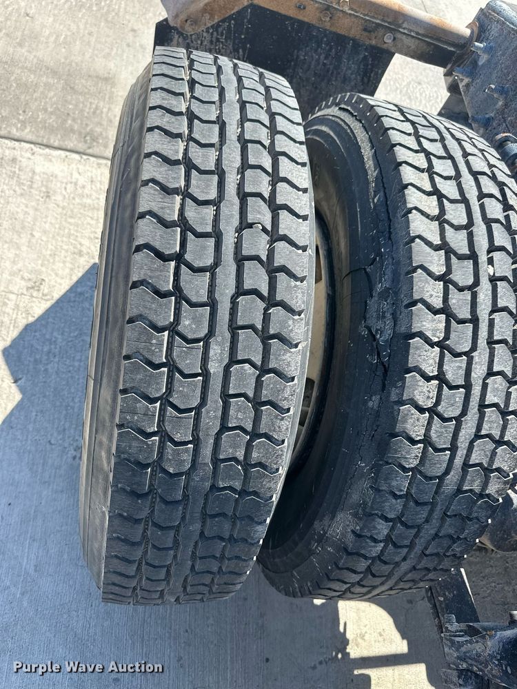 image for item DH1812 2006 International 8600  semi truck