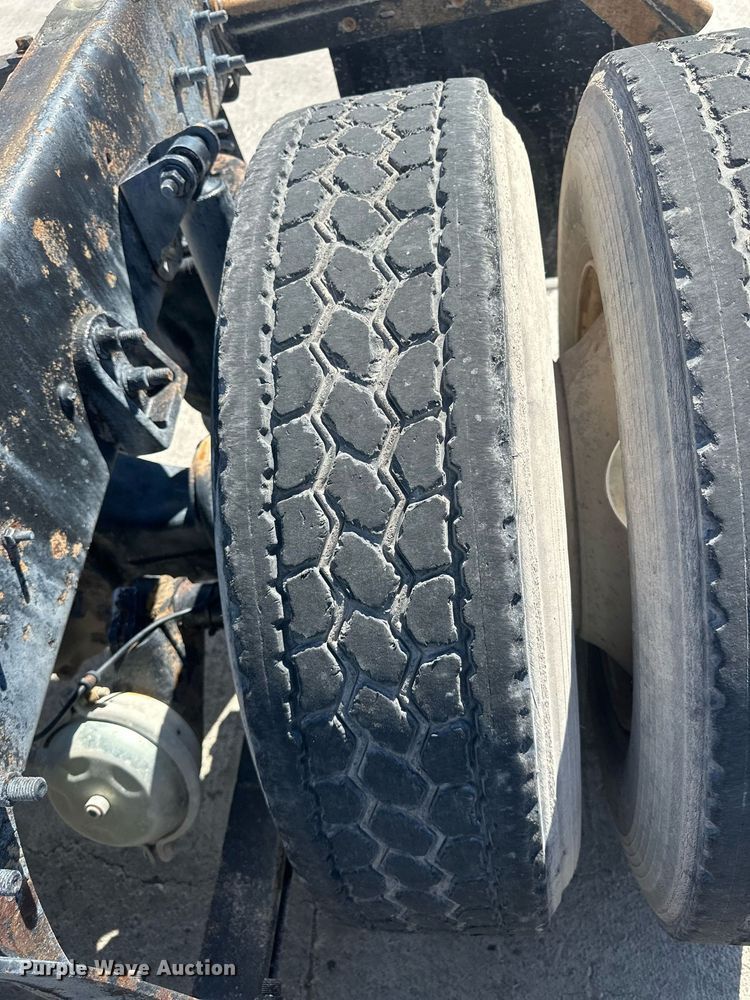 image for item DH1812 2006 International 8600  semi truck