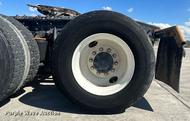 image for item DH1812 2006 International 8600  semi truck