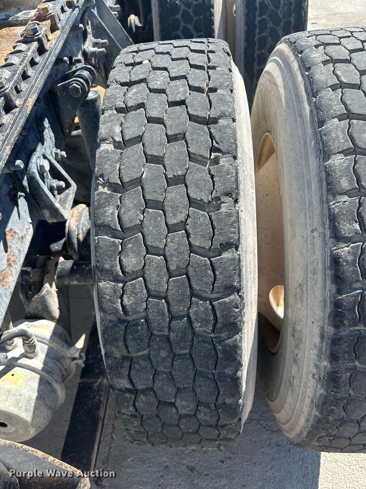 image for item DH1812 2006 International 8600  semi truck