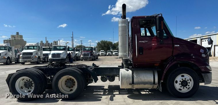 image for item DH1813 2010 International 8600  semi truck