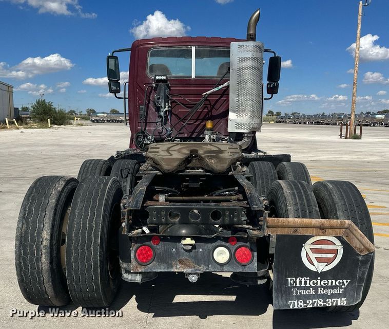 image for item DH1813 2010 International 8600  semi truck