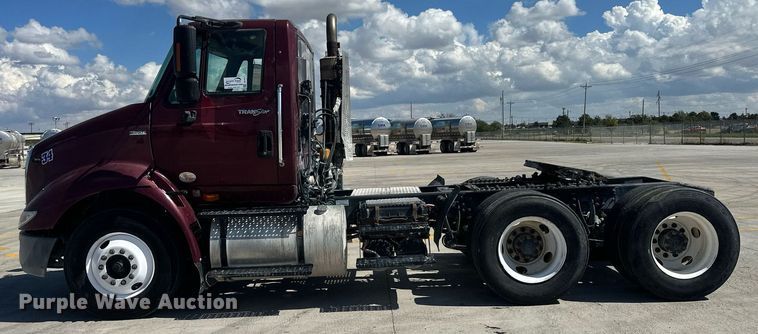 image for item DH1813 2010 International 8600  semi truck