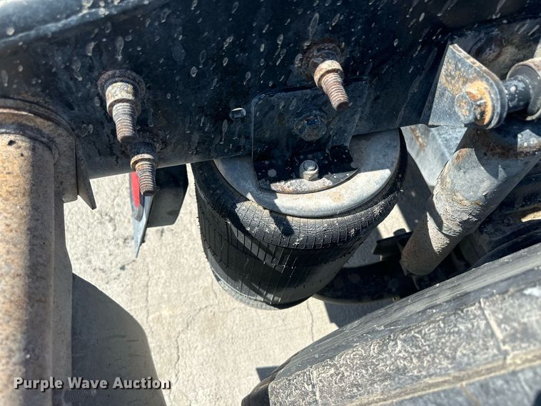 image for item DH1813 2010 International 8600  semi truck