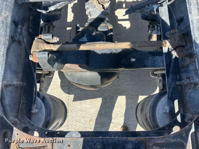 image for item DH1813 2010 International 8600  semi truck