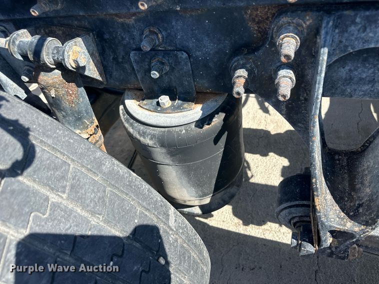 image for item DH1813 2010 International 8600  semi truck