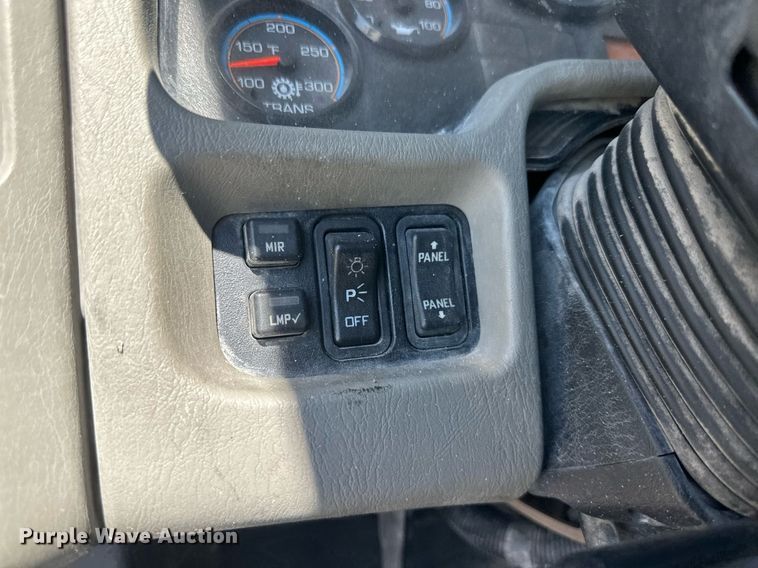 image for item DH1813 2010 International 8600  semi truck