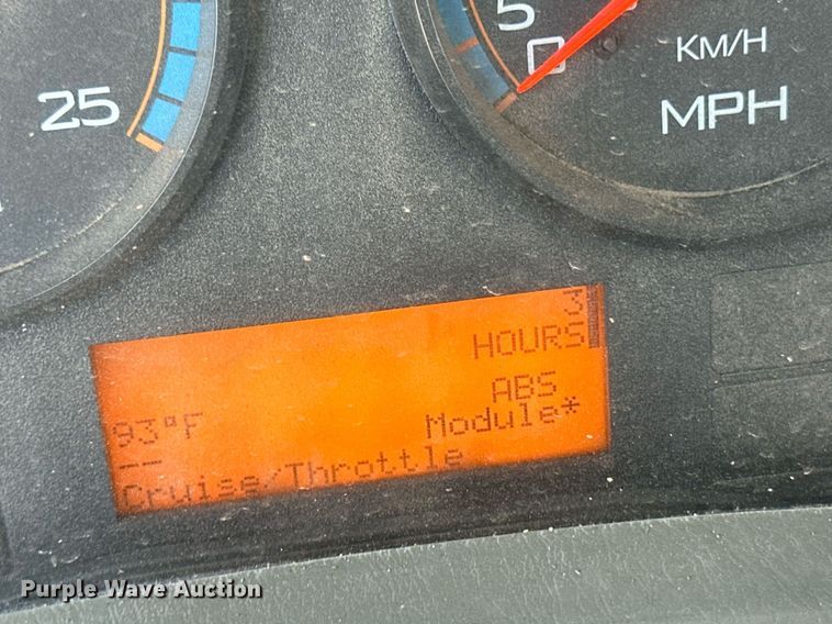 image for item DH1813 2010 International 8600  semi truck