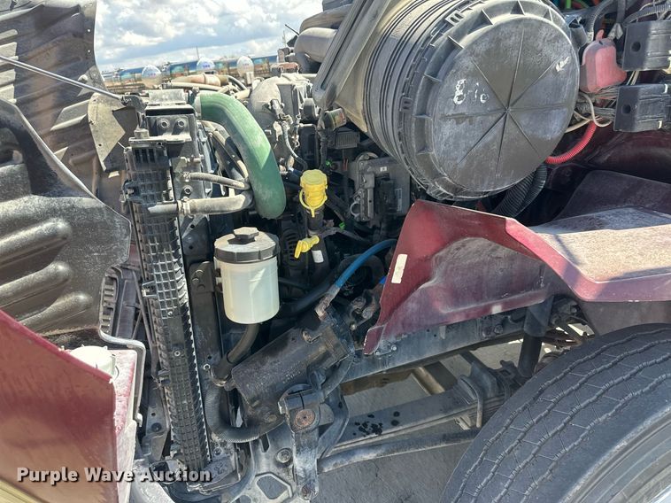 image for item DH1813 2010 International 8600  semi truck