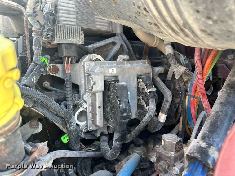 image for item DH1813 2010 International 8600  semi truck