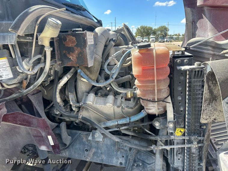 image for item DH1813 2010 International 8600  semi truck