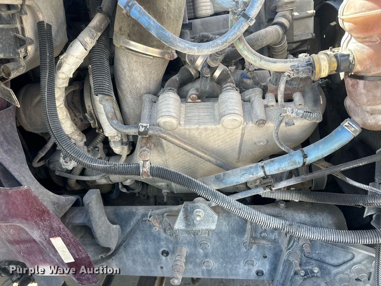 image for item DH1813 2010 International 8600  semi truck