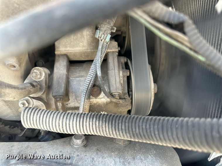 image for item DH1813 2010 International 8600  semi truck