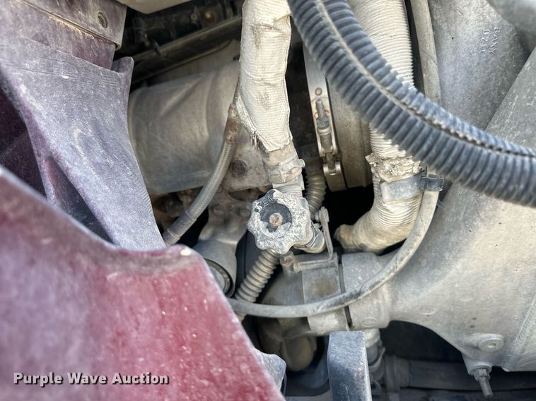 image for item DH1813 2010 International 8600  semi truck