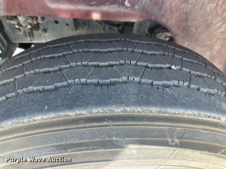 image for item DH1813 2010 International 8600  semi truck