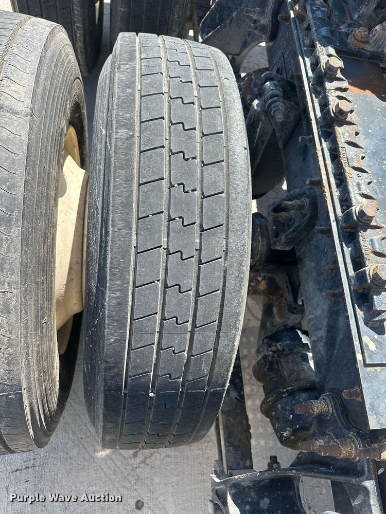 image for item DH1813 2010 International 8600  semi truck