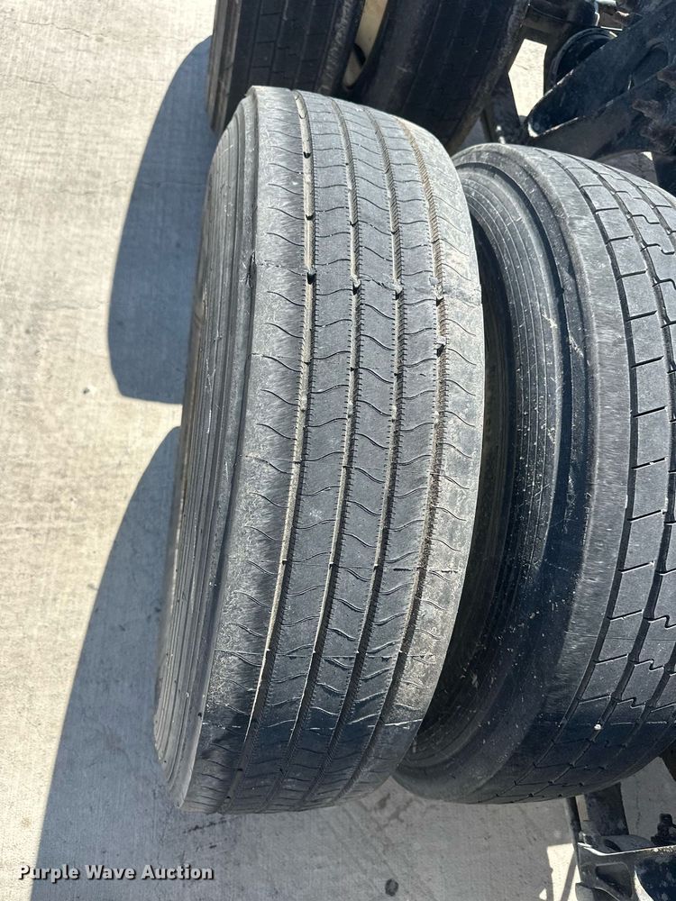 image for item DH1813 2010 International 8600  semi truck