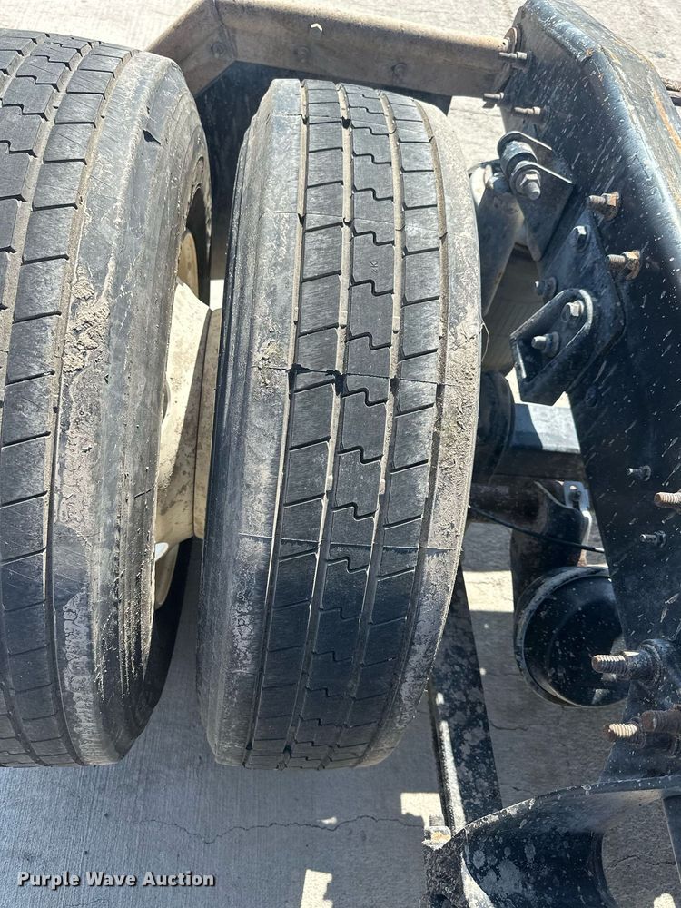 image for item DH1813 2010 International 8600  semi truck