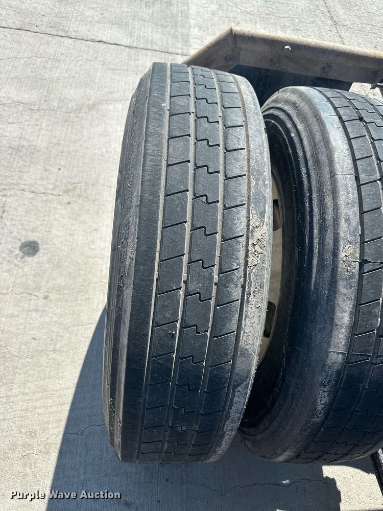 image for item DH1813 2010 International 8600  semi truck