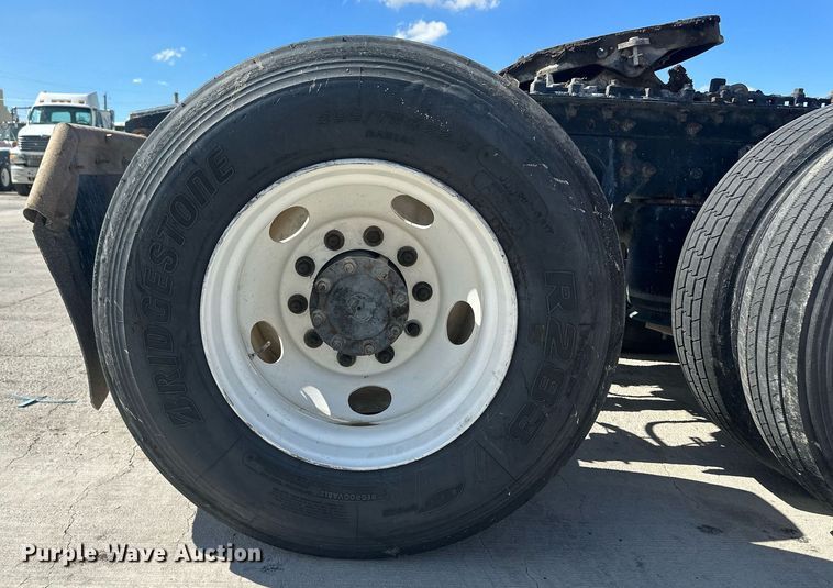 image for item DH1813 2010 International 8600  semi truck