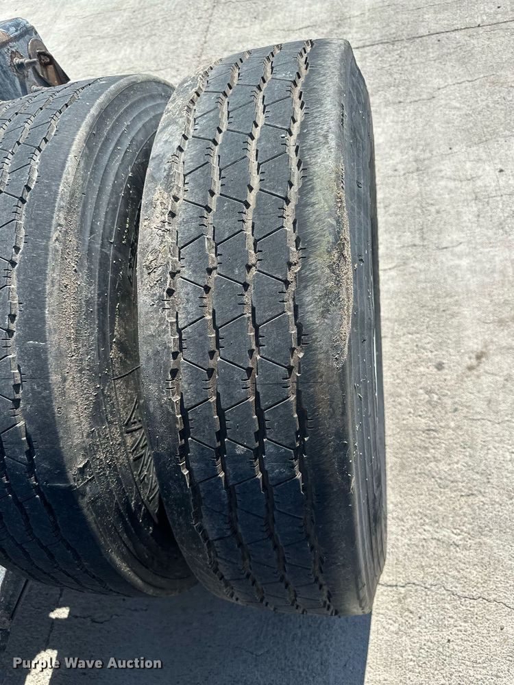 image for item DH1813 2010 International 8600  semi truck