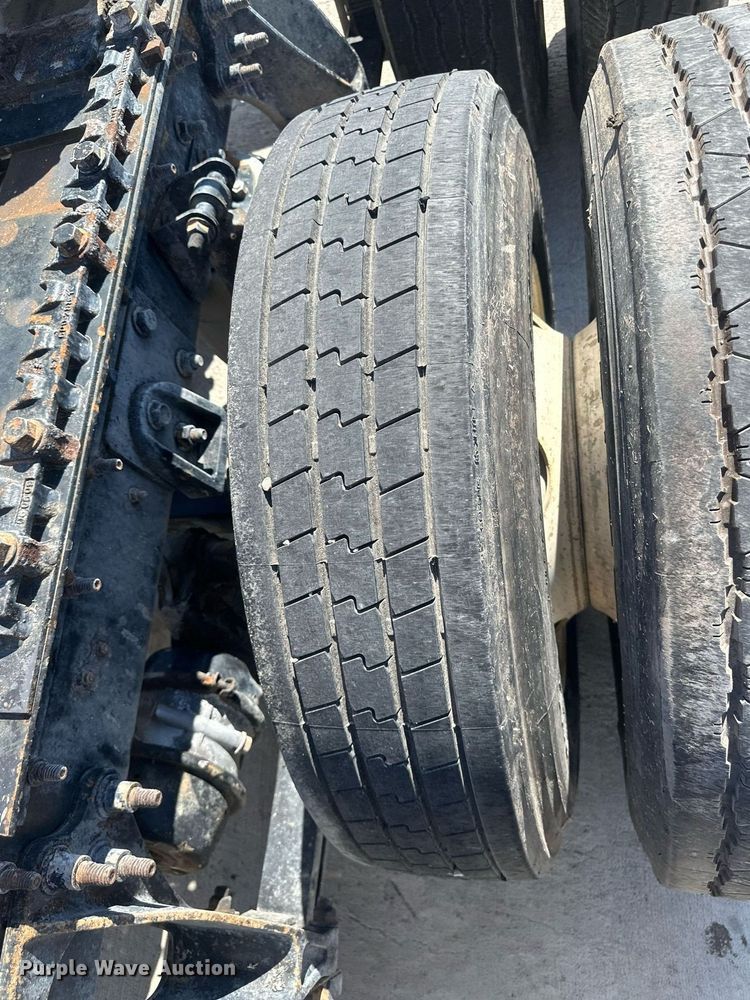 image for item DH1813 2010 International 8600  semi truck