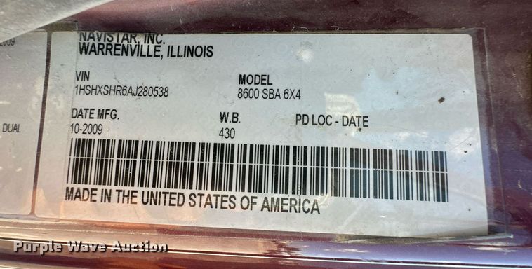image for item DH1813 2010 International 8600  semi truck