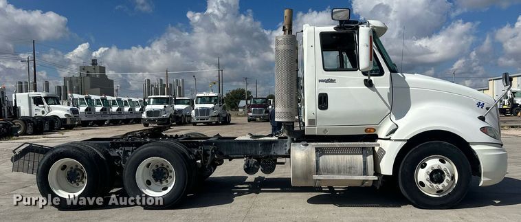 image for item DH1814 2011 International ProStar Premium  semi truck