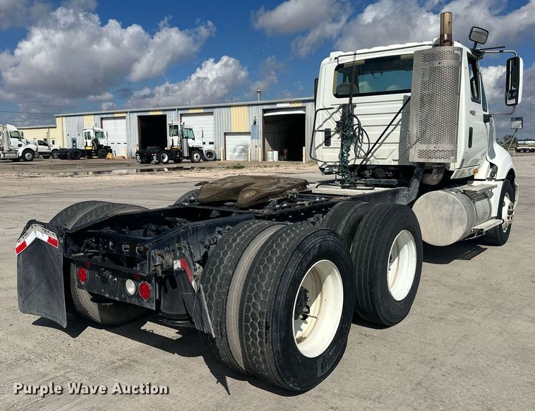 image for item DH1814 2011 International ProStar Premium  semi truck