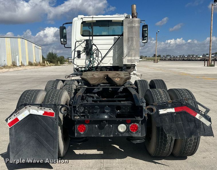 image for item DH1814 2011 International ProStar Premium  semi truck